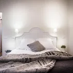Unique View - Bymyhomeincomo Apartman