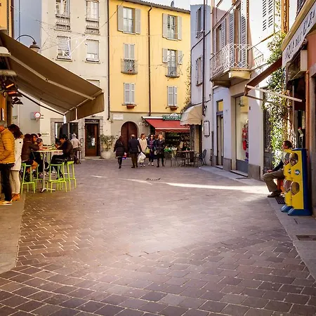 Unique View - Bymyhomeincomo Apartment *