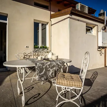 Unique View - Bymyhomeincomo * Como