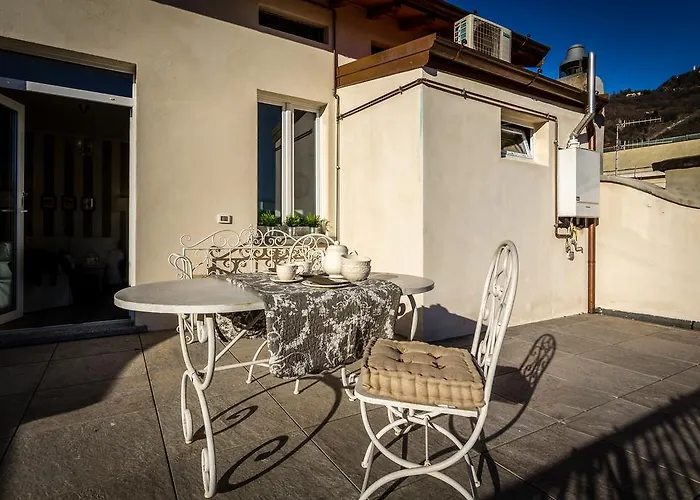 Unique View - Bymyhomeincomo * Como